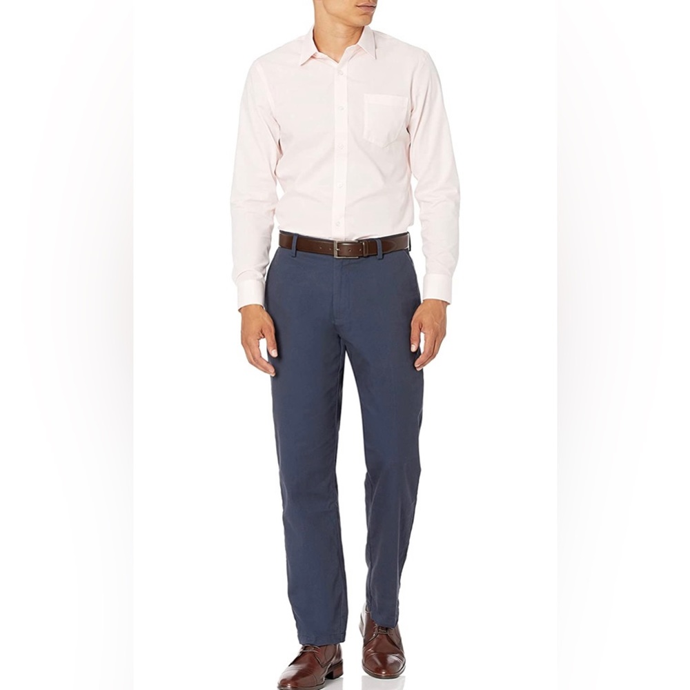 Amazon Essentials Men's Classic-Fit Wrinkle-Resistant Flat-Front Chino Pant